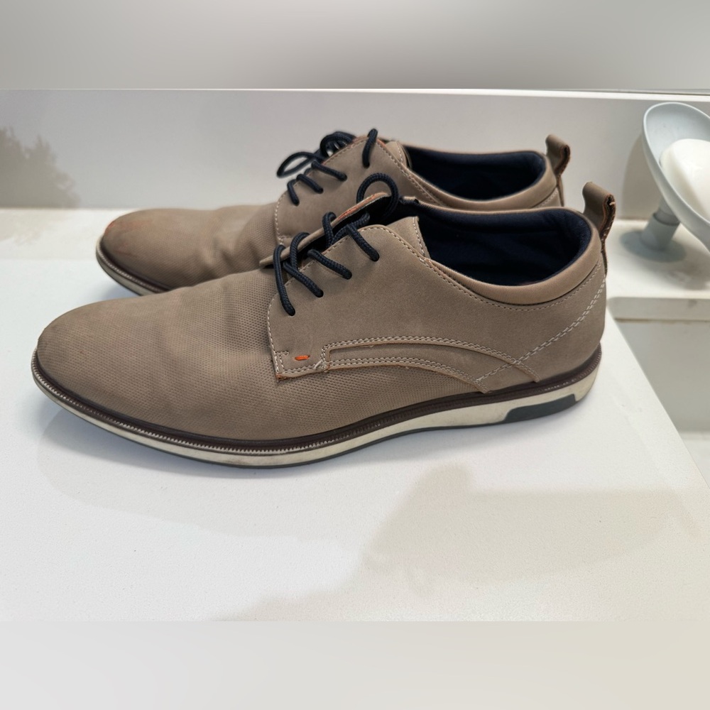 Men's Casual Taupe Lace-Up Shoes